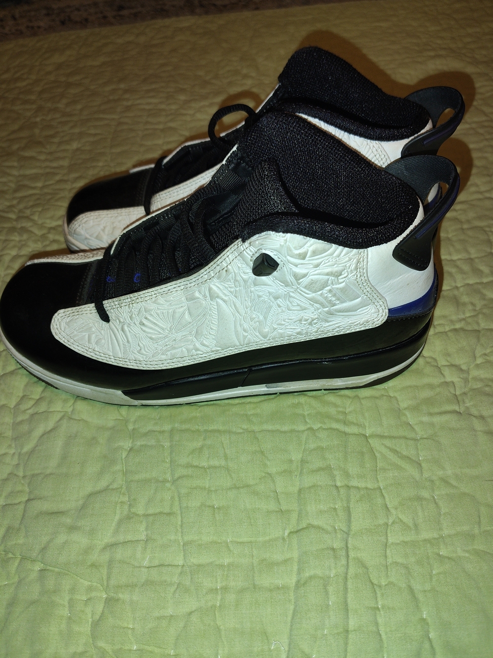 Jordan Kids High-Top Sneakers in Black, White and Blue